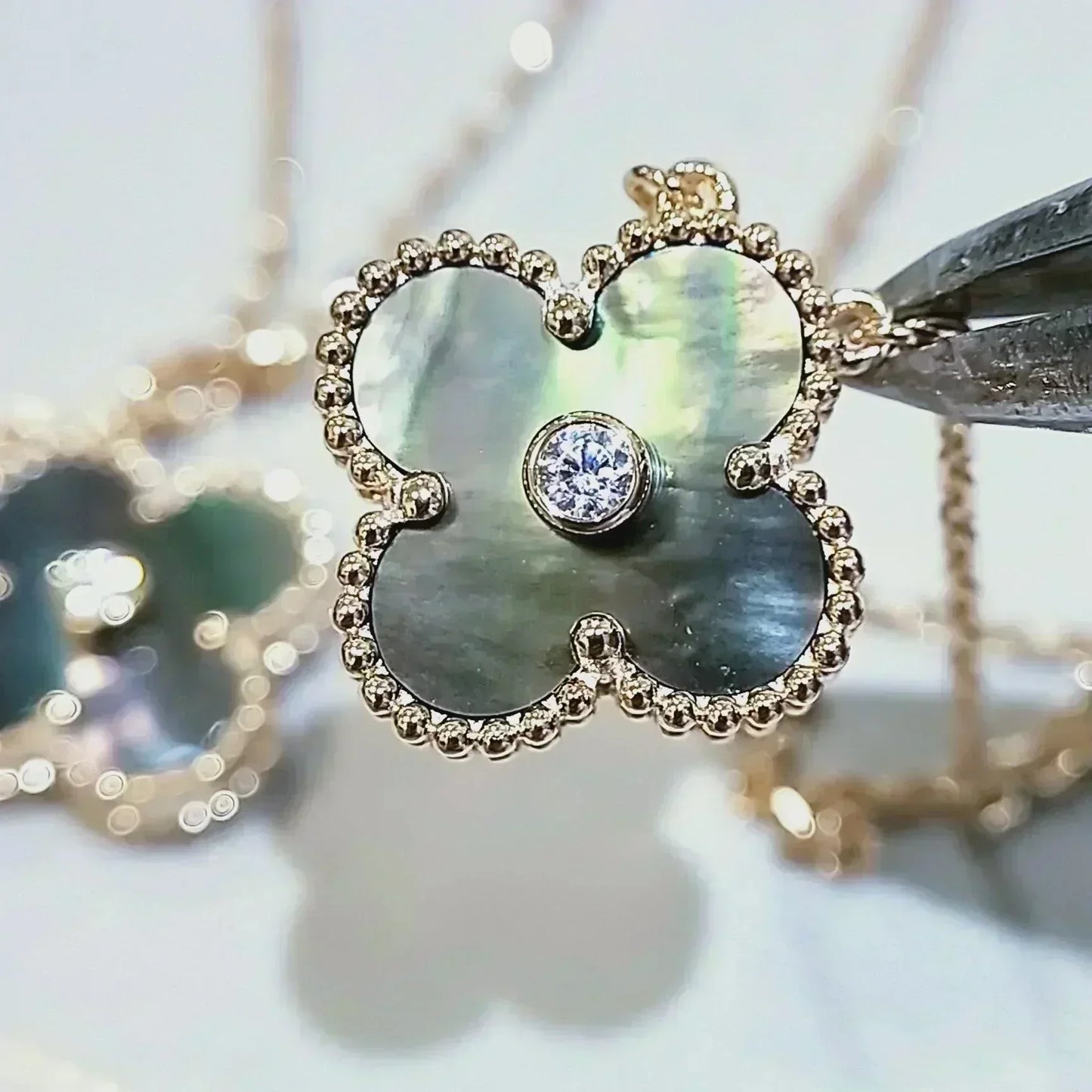 [Renovia Jewelry]CLOVER 15MM DIAMOND AND MOTHER-OF-GREY NECKLACE